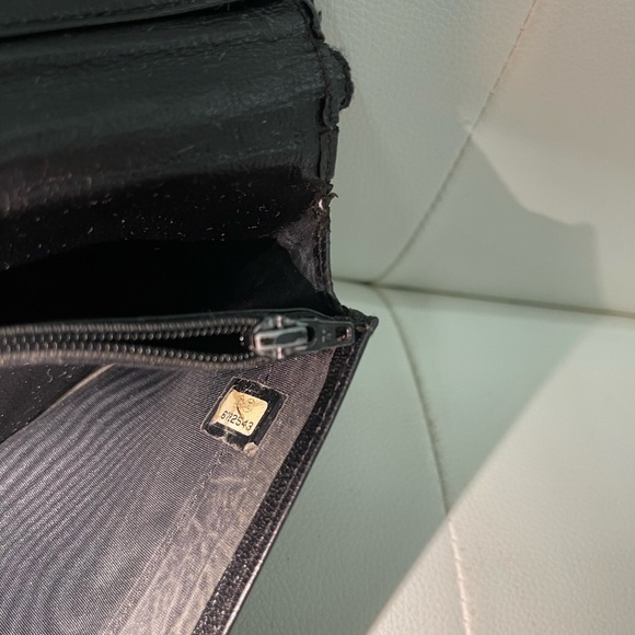 Authentic CHANEL CC Purse Wallet - Picture 8 of 9